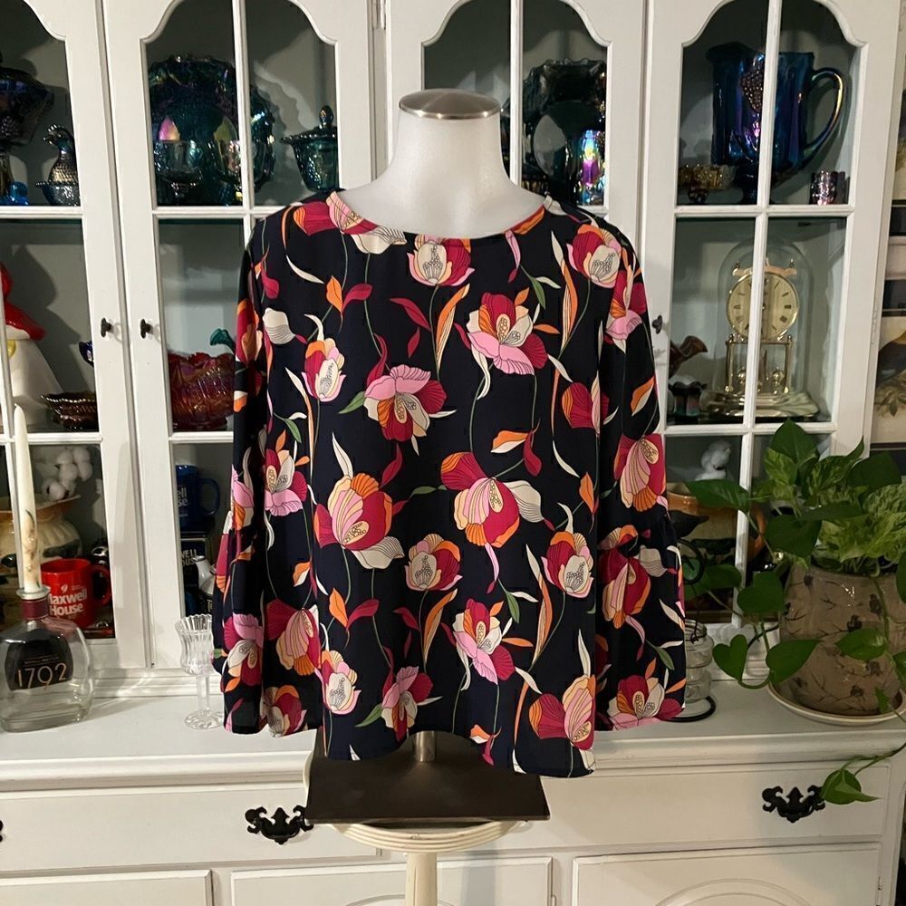 W5 Navy Floral Bell Sleeve Blouse Size Medium
